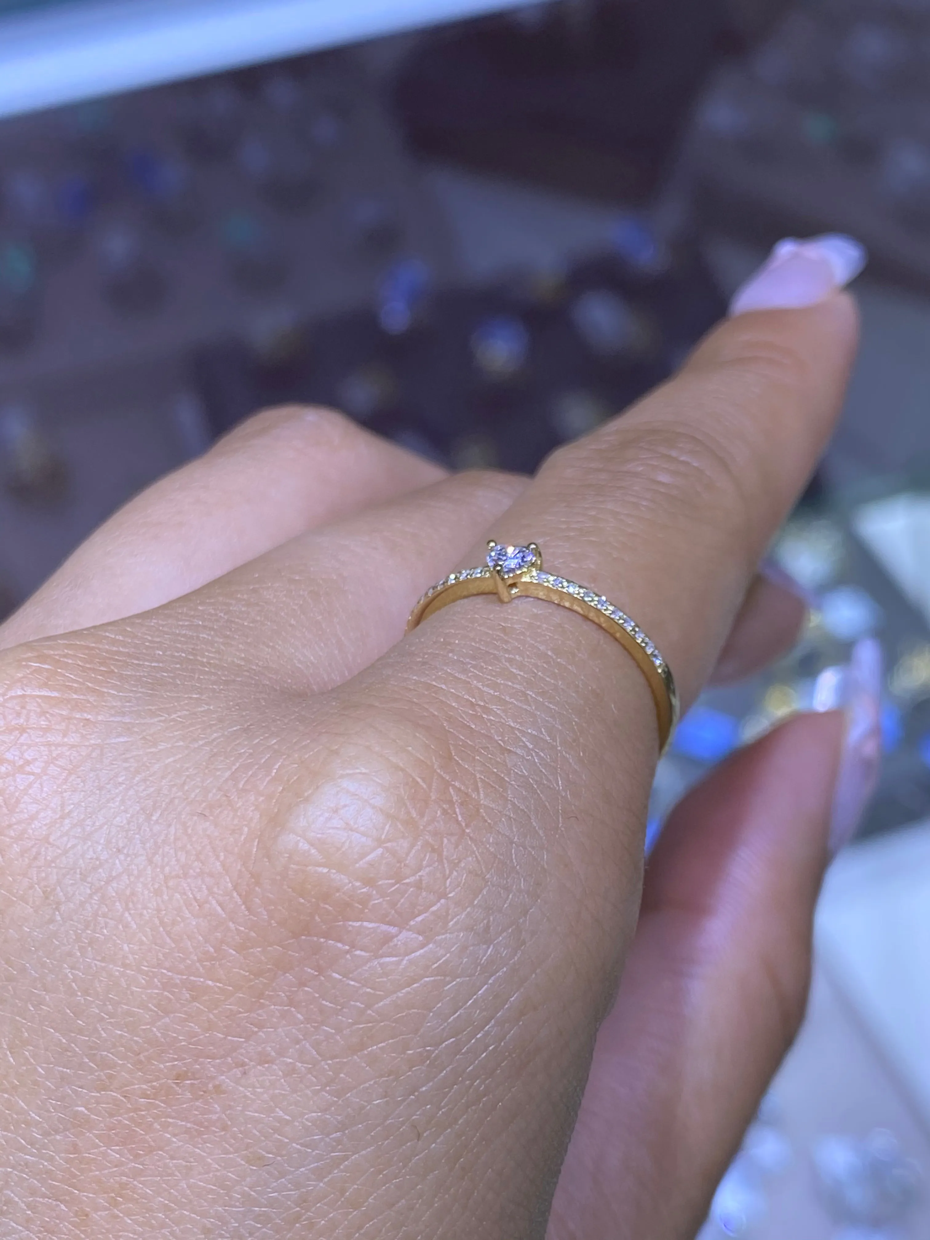 14k Gold Basket Set Diamond Heart Band