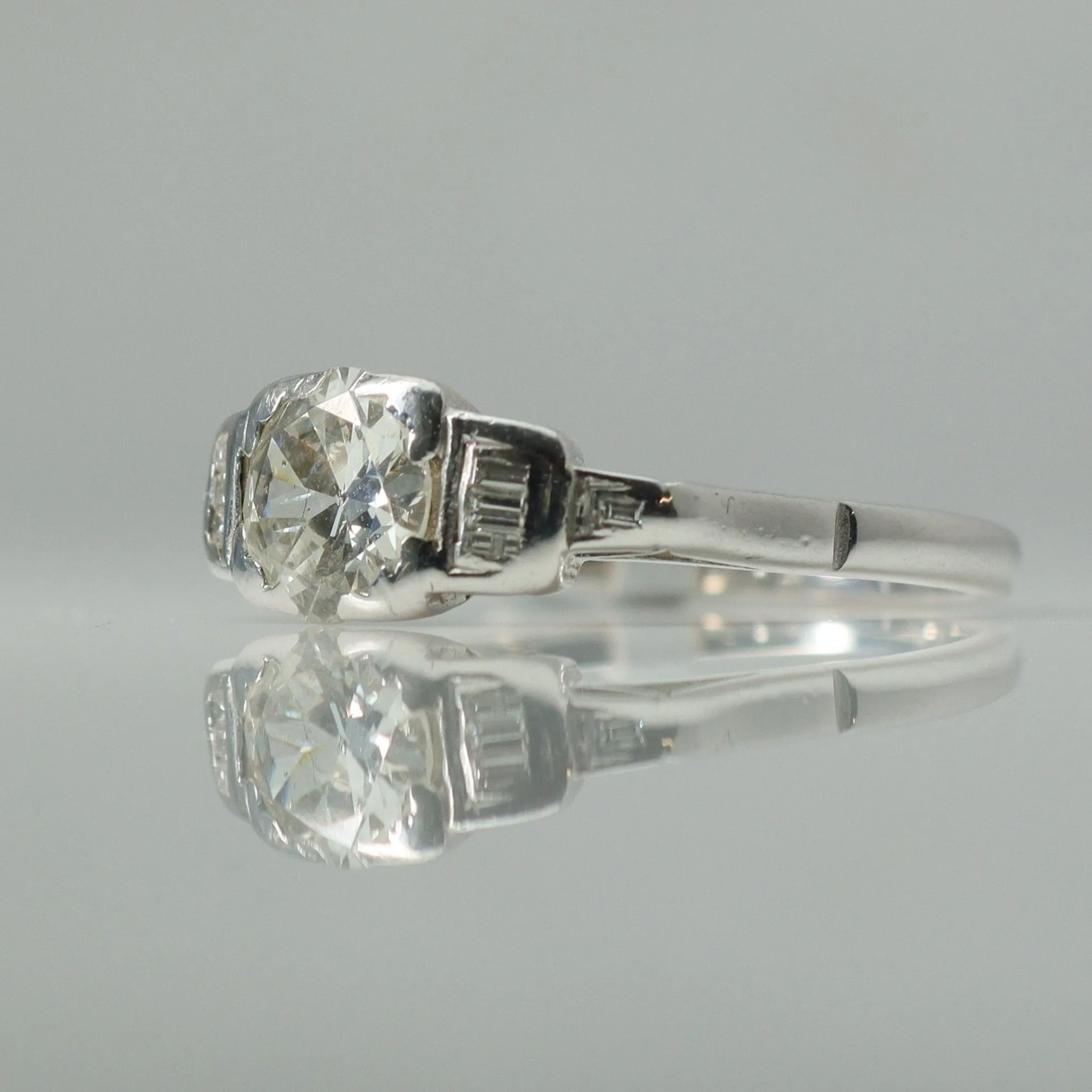 Art Deco 1.10 Carat Diamond white gold Engagement Ring