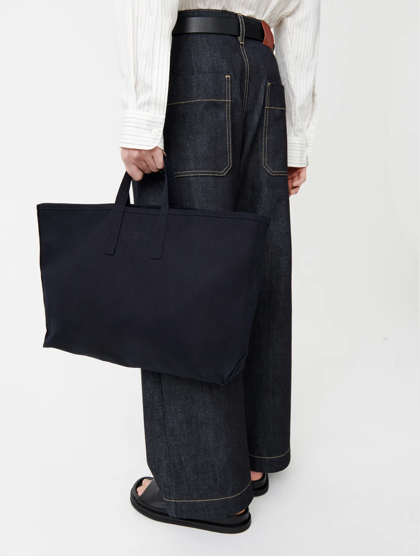 Standard Tote in Darkest Navy