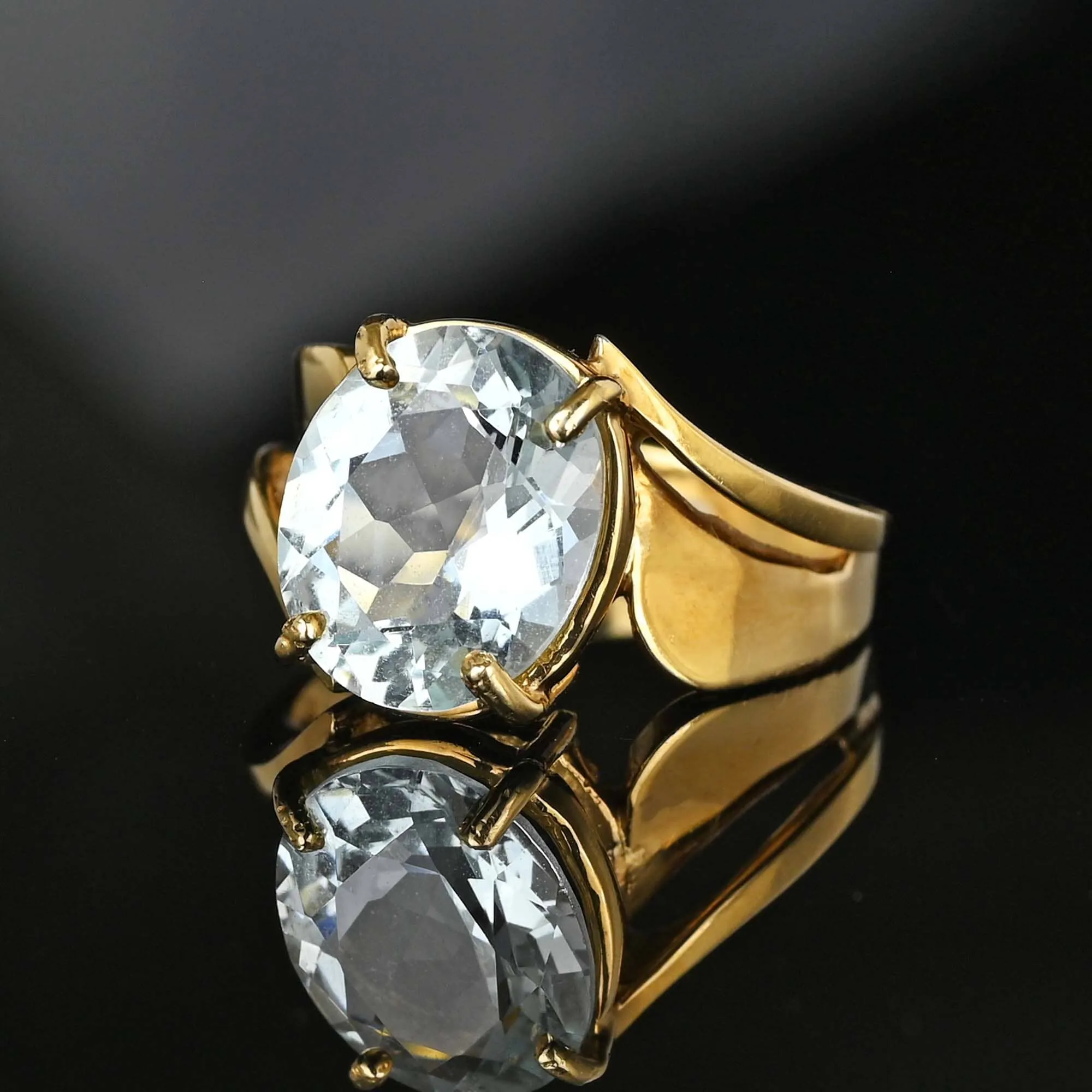 Vintage 14K Gold Bold 2.5 Carat Aquamarine Ring