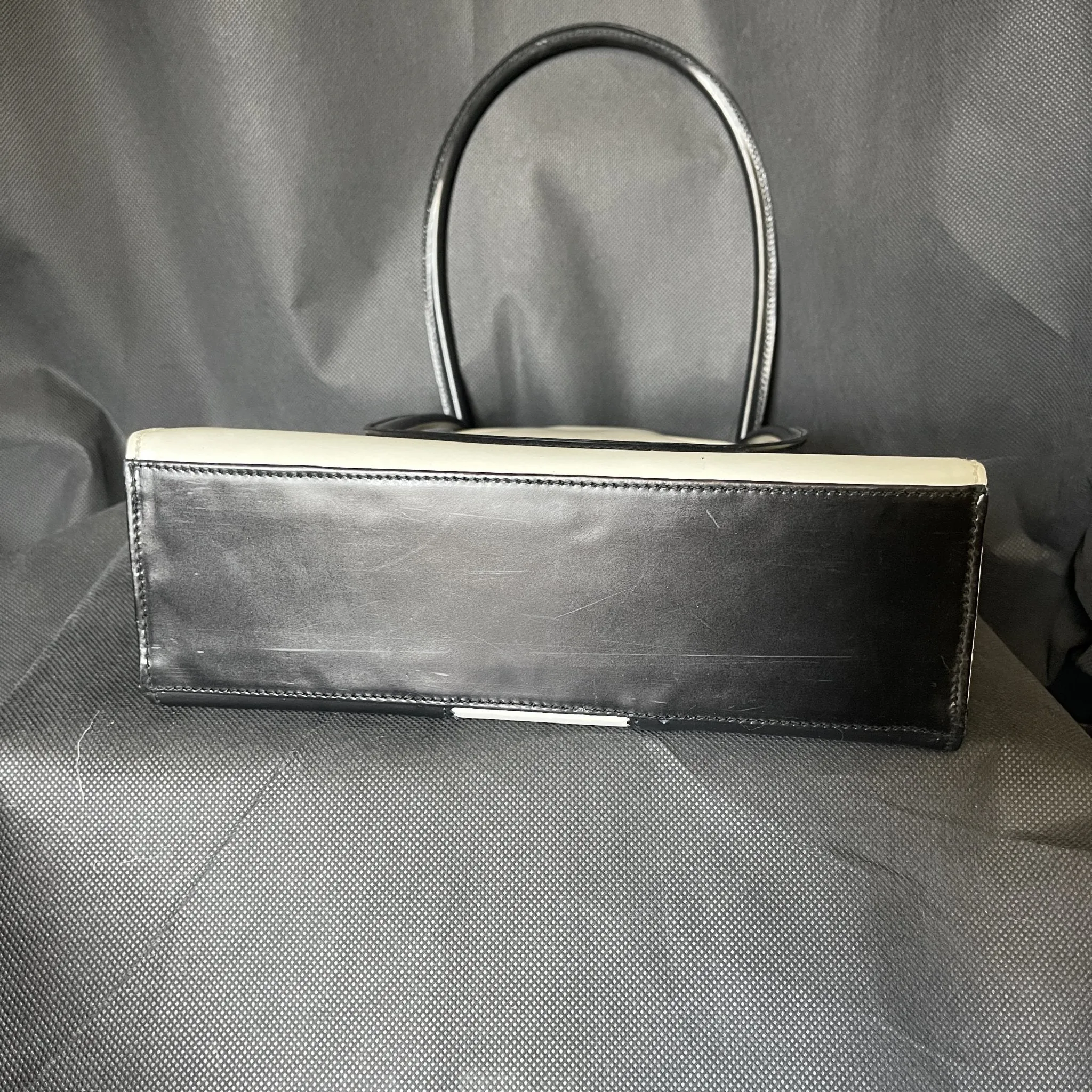 Vintage Black and White Leather Handbag by Saks Fifth Avenue. 1950s Sustainable Fashion Accessories.