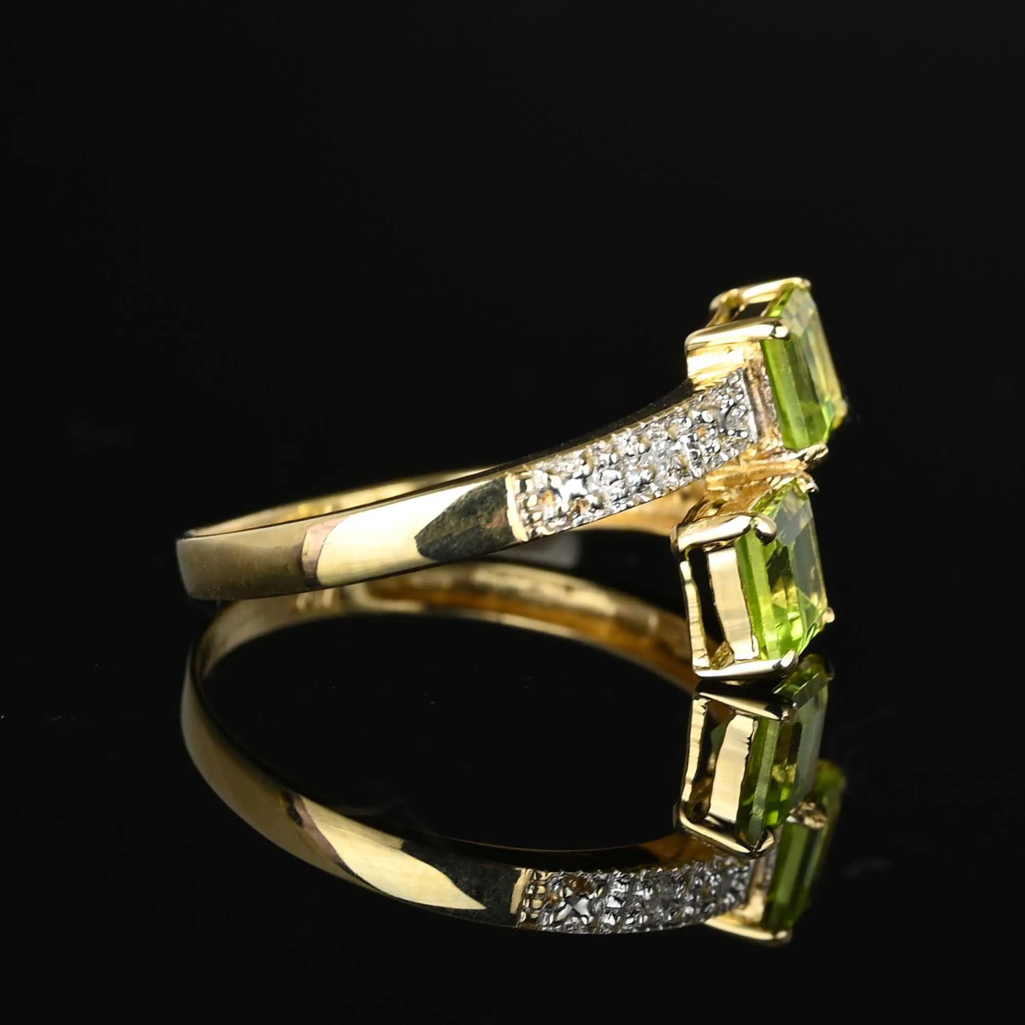 Vintage Bypass Diamond Peridot Ring in Gold