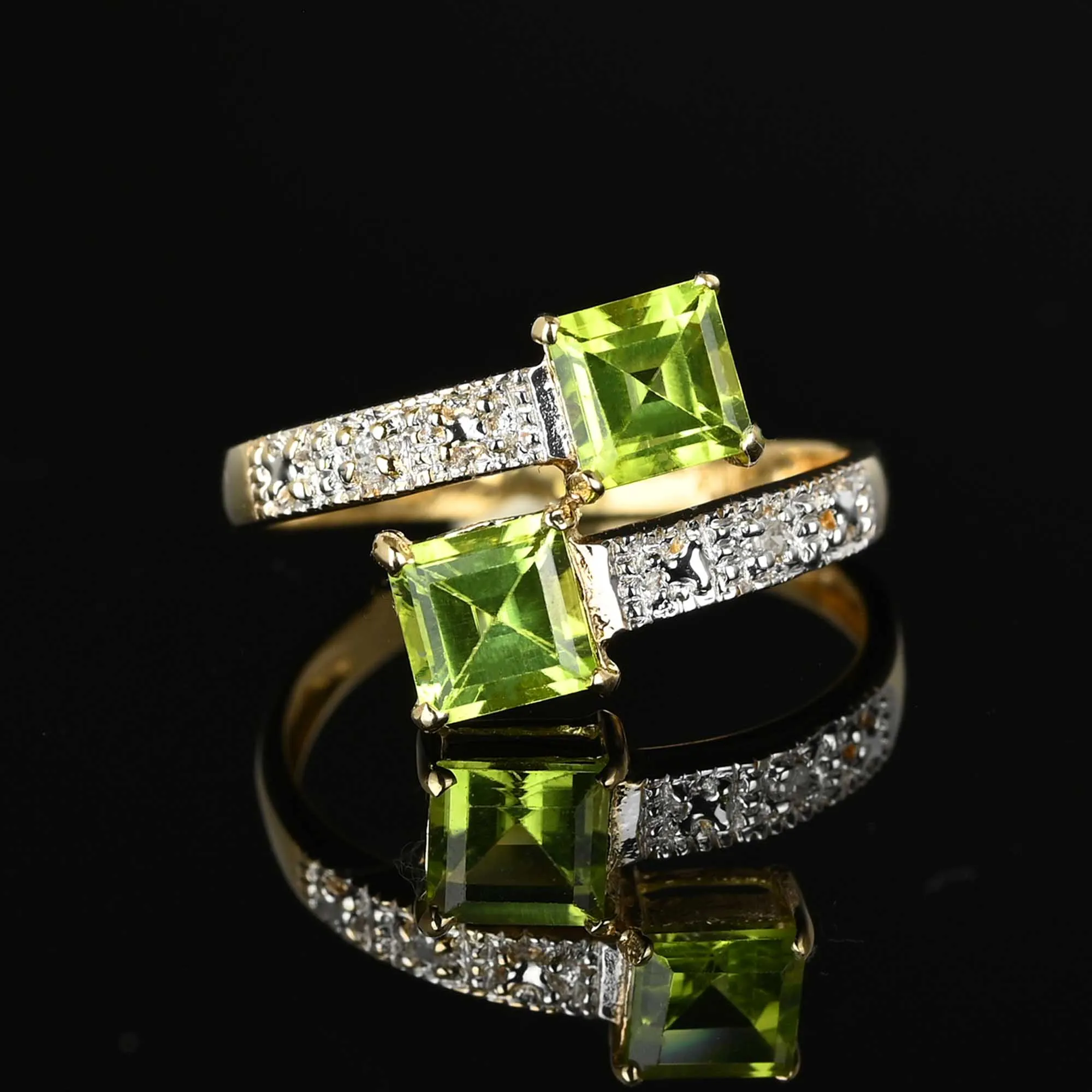 Vintage Bypass Diamond Peridot Ring in Gold