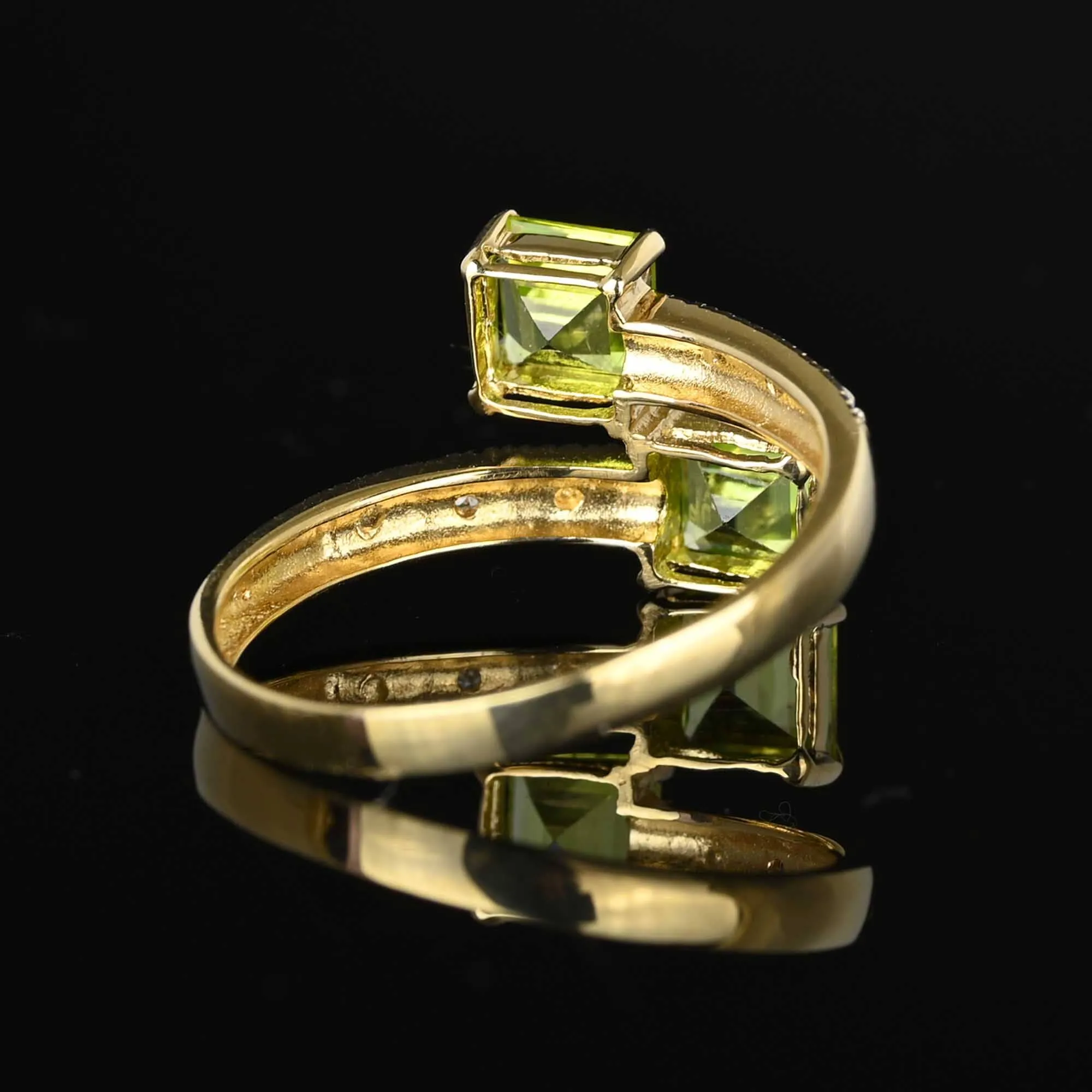 Vintage Bypass Diamond Peridot Ring in Gold